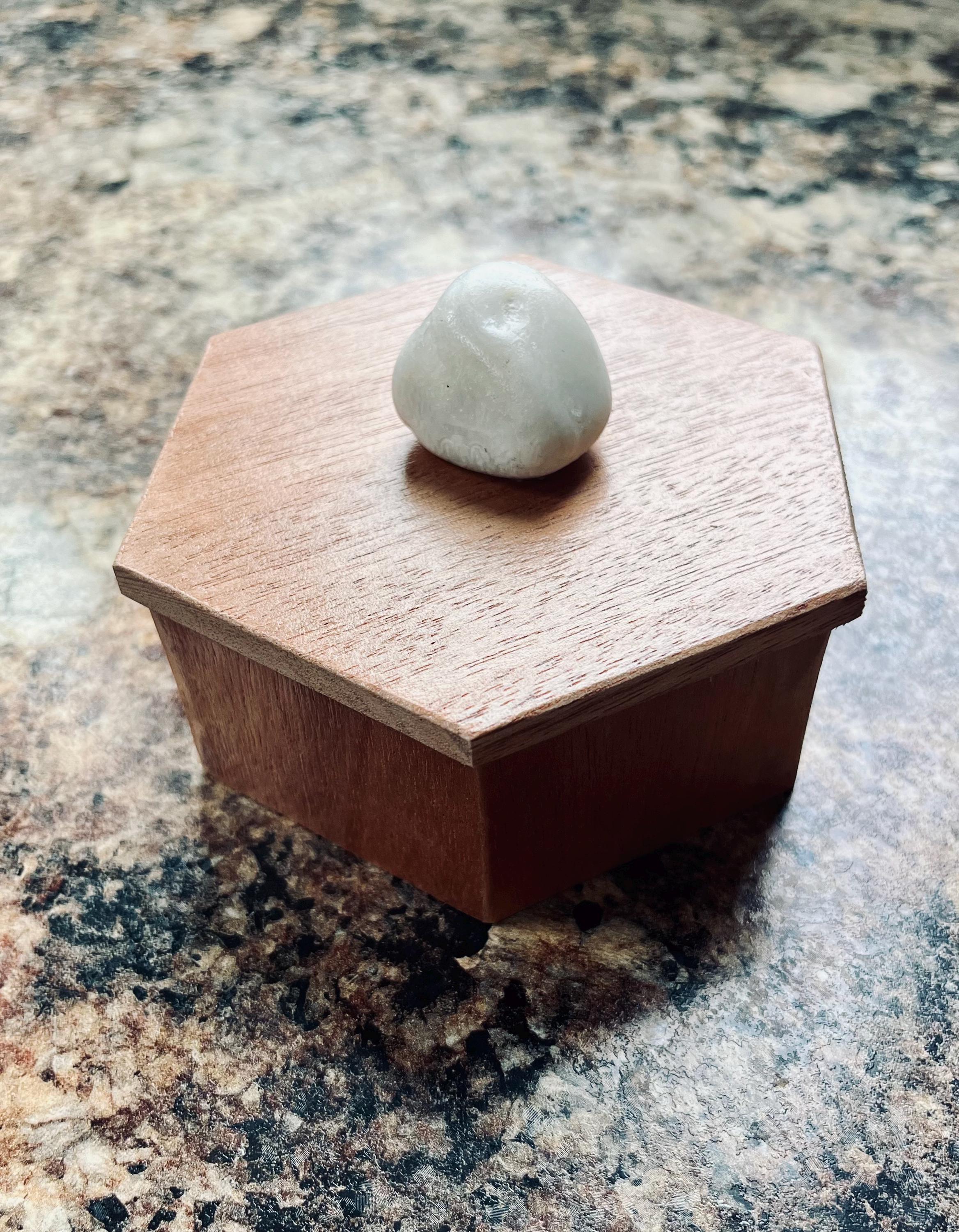 Handmade Mahogany Hexagon Jewelry Box: Quartz Crystal Lid