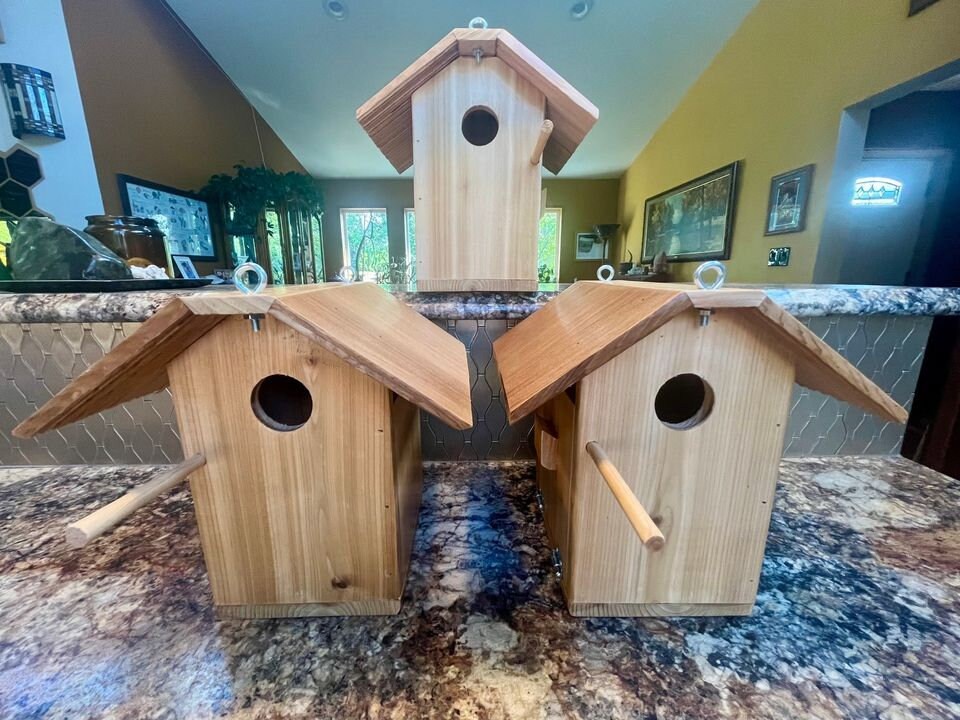 Handmade Reclaimed Cedar Birdhouse – Rustic Hanging Birdhouse with Rust-Proof Chain, Eco-Friendly Outdoor Garden Decor