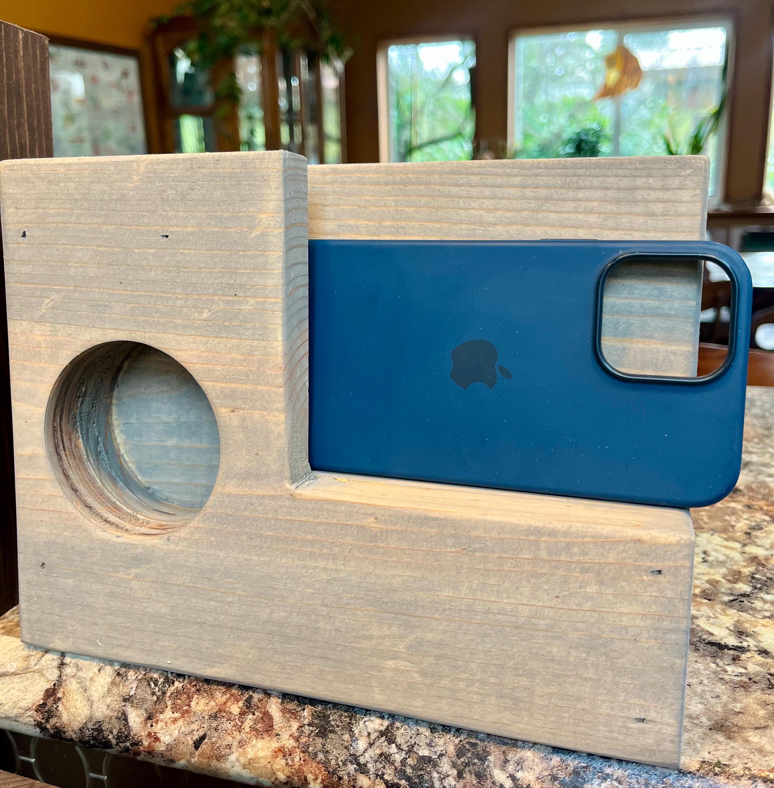 Handmade Pine Wood Phone Amplifier: Rustic Acoustic Speaker & Stand