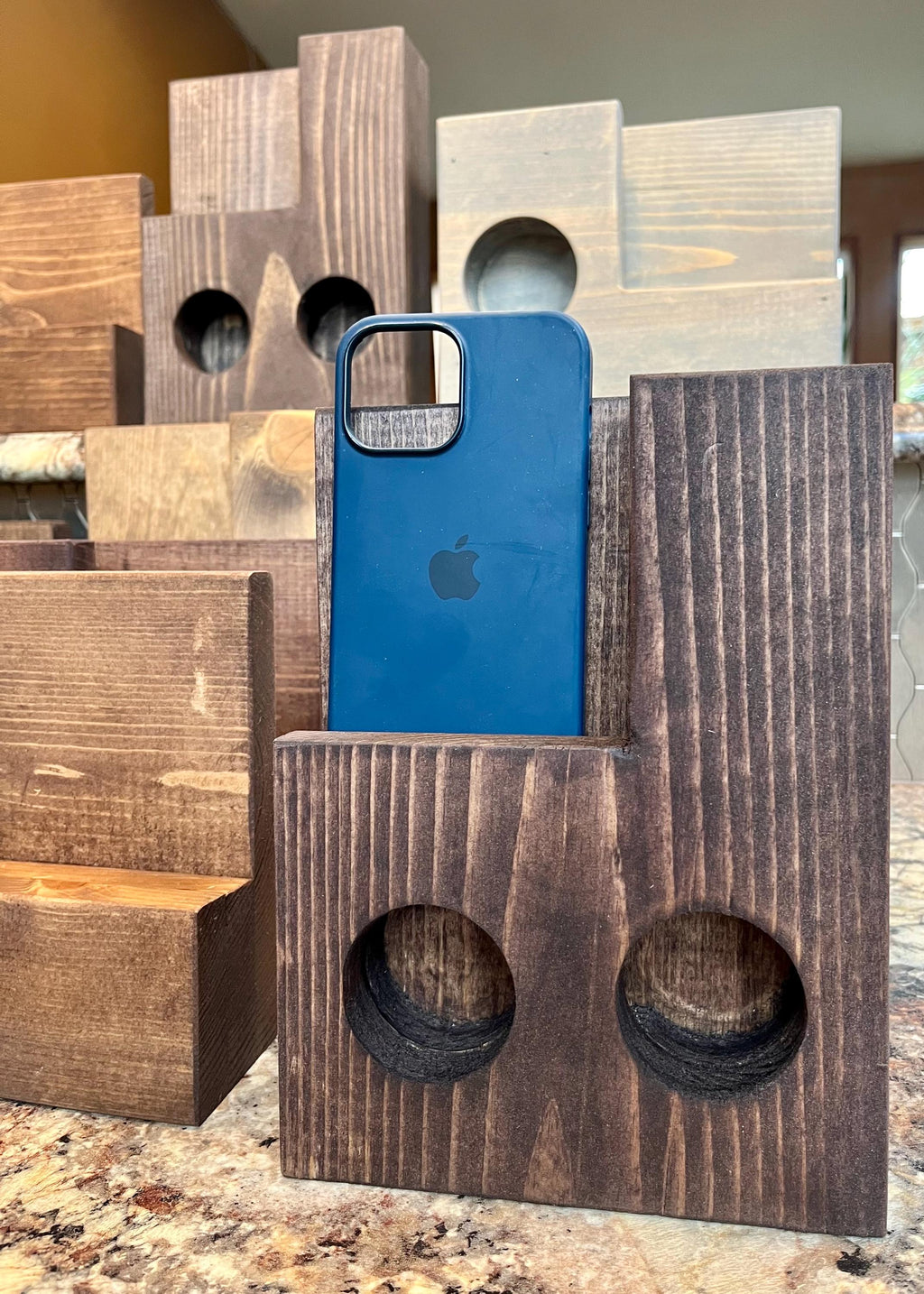 Handmade Pine Wood Phone Amplifier: Rustic Acoustic Speaker & Stand