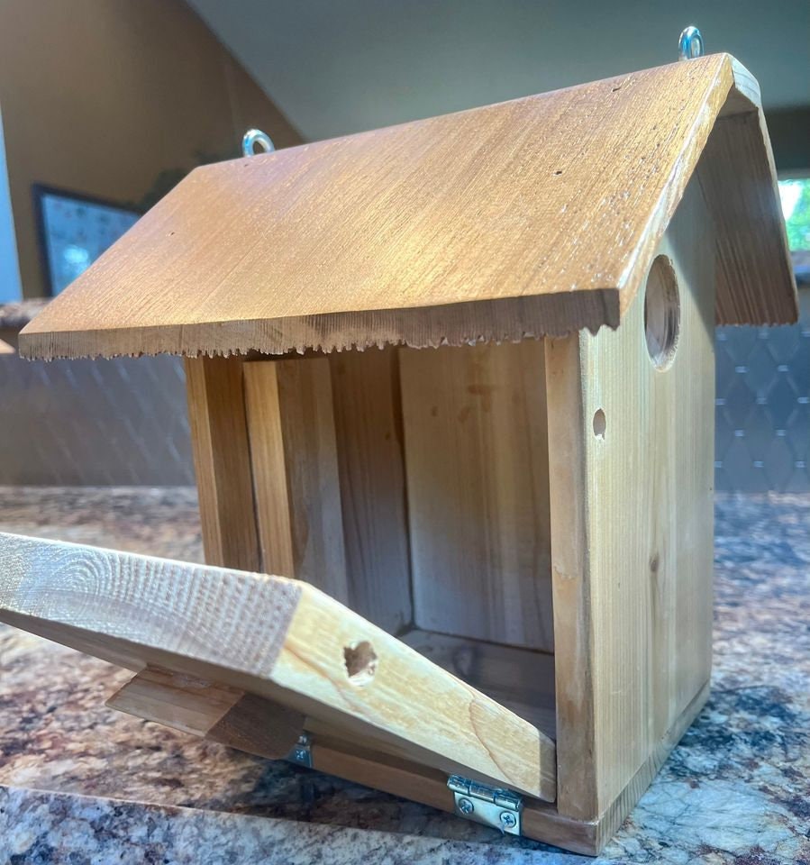 Handmade Reclaimed Cedar Birdhouse – Rustic Hanging Birdhouse with Rust-Proof Chain, Eco-Friendly Outdoor Garden Decor