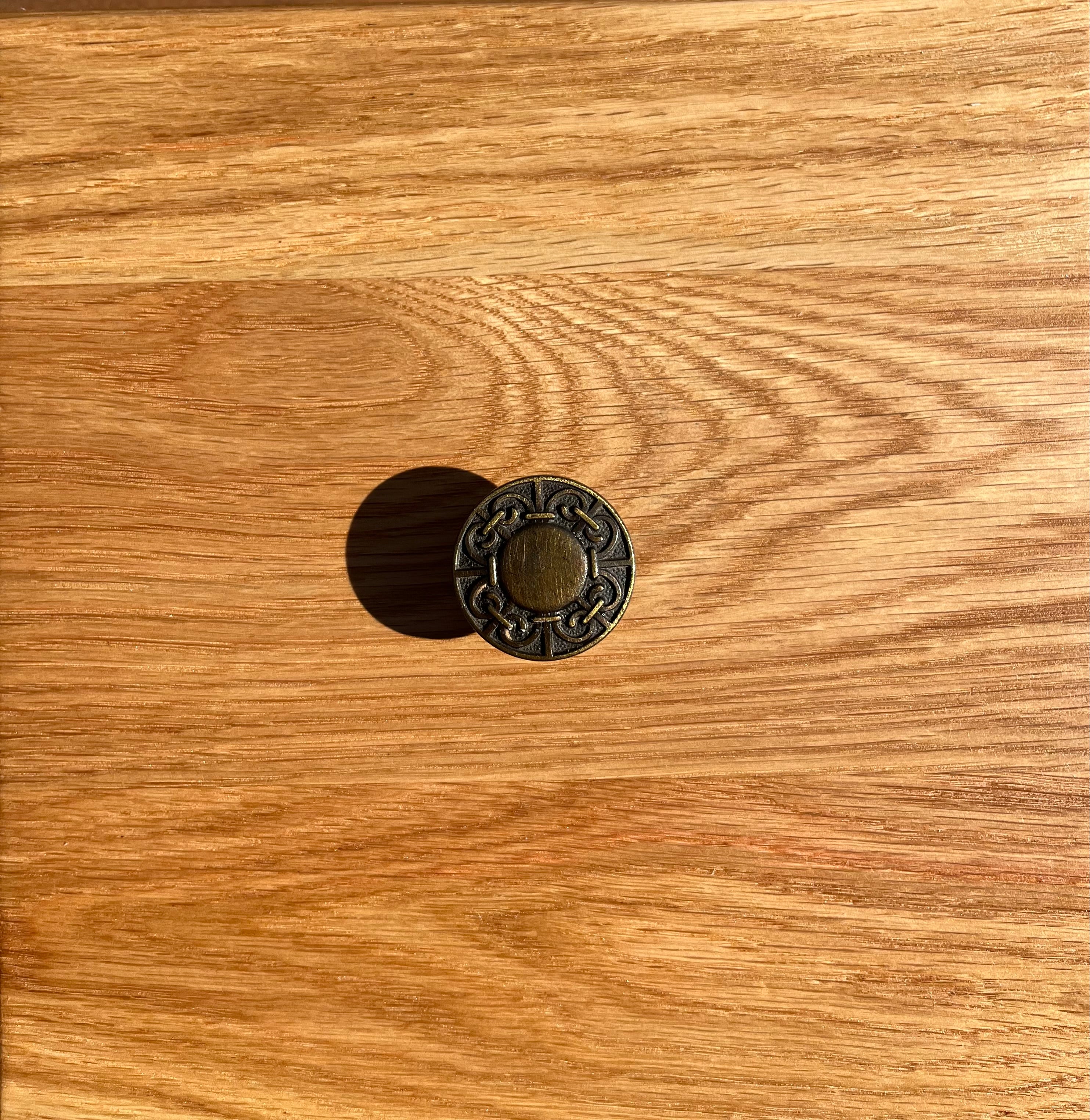 Handcrafted Solid Oak Keepsake Box – Dovetail Joinery, Engraved Mandala Lid, Blue Sparkle Lining