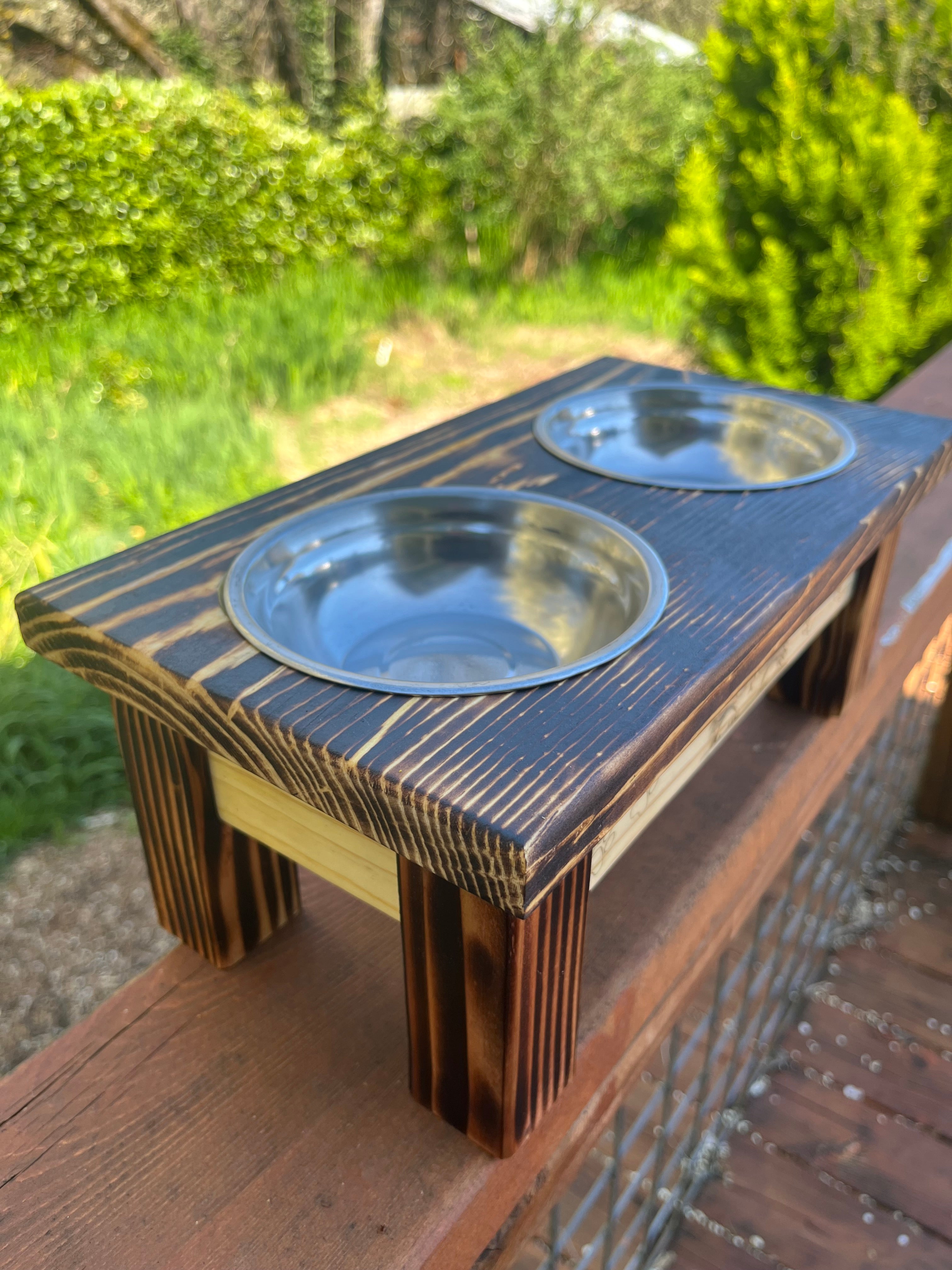Elevated Rustic Cat Feeder – Burned Wood Finish with Engraved Kittens & Paw Prints