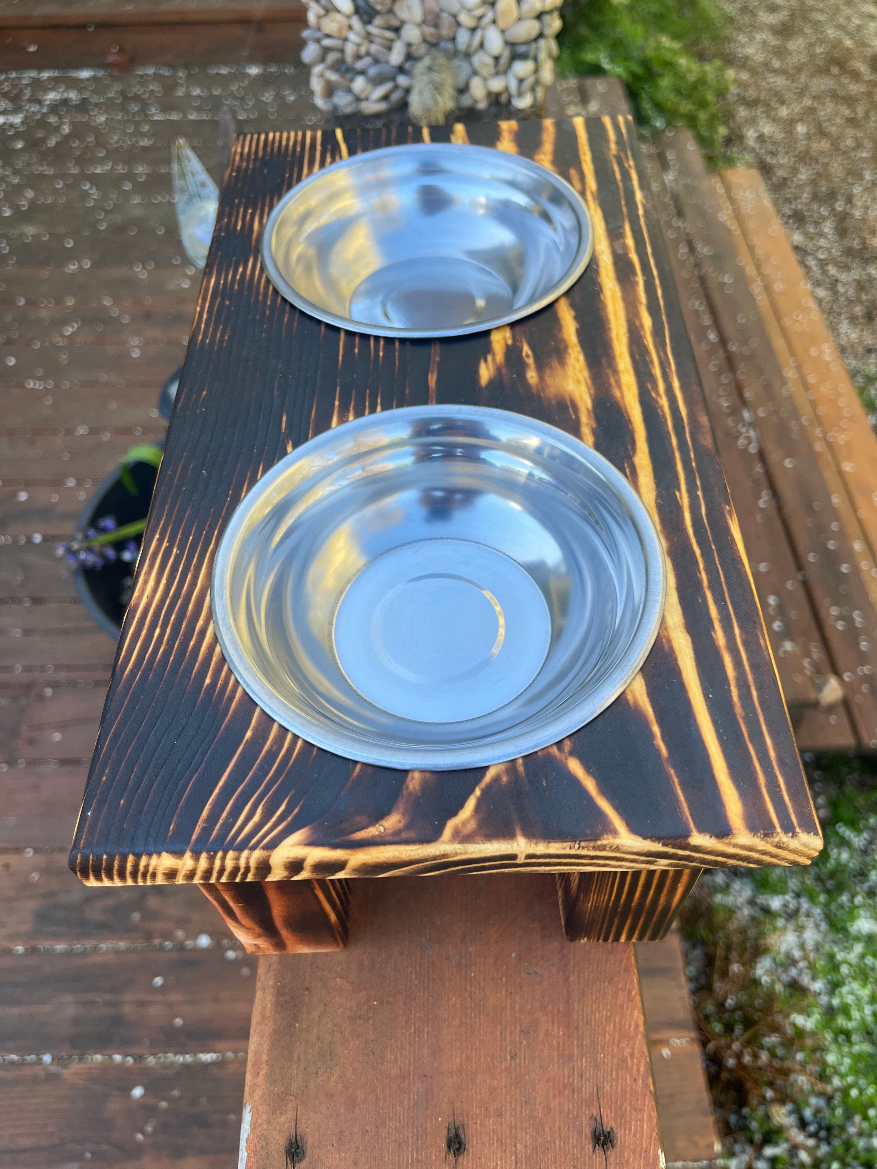 Elevated Rustic Cat Feeder – Burned Wood Finish with Engraved Kittens & Paw Prints