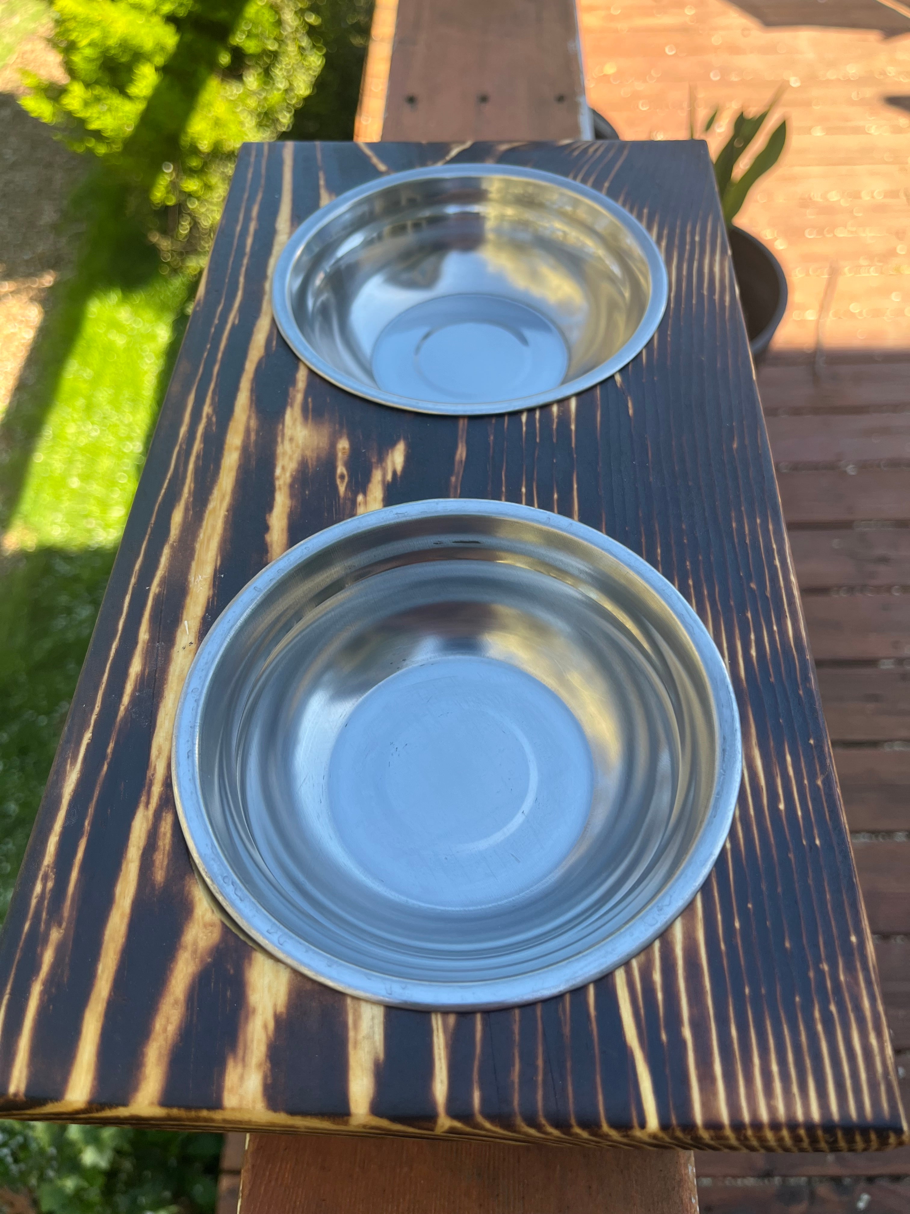 Elevated Rustic Cat Feeder – Burned Wood Finish with Engraved Kittens & Paw Prints