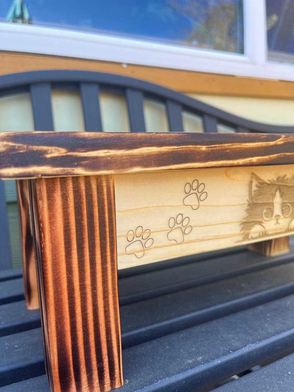 Elevated Rustic Cat Feeder – Burned Wood Finish with Engraved Kittens & Paw Prints