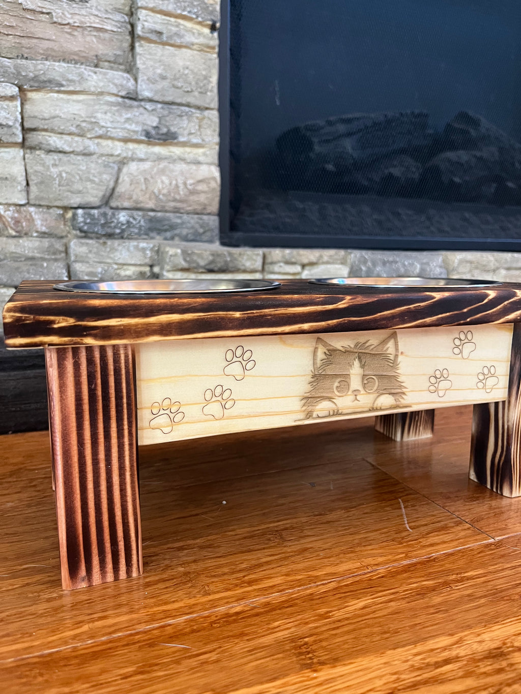 Elevated Rustic Cat Feeder – Burned Wood Finish with Engraved Kittens & Paw Prints