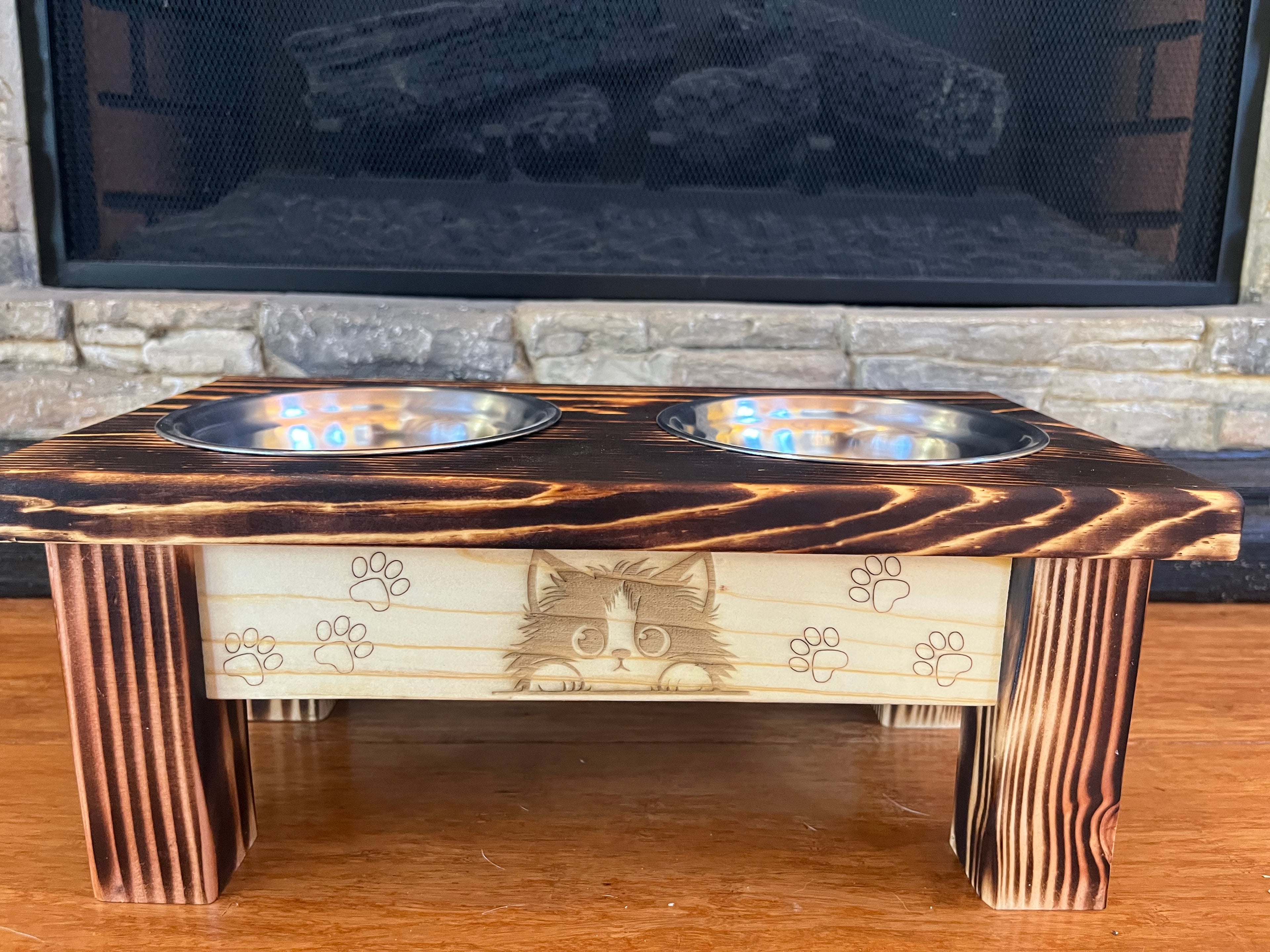 Elevated Rustic Cat Feeder – Burned Wood Finish with Engraved Kittens & Paw Prints