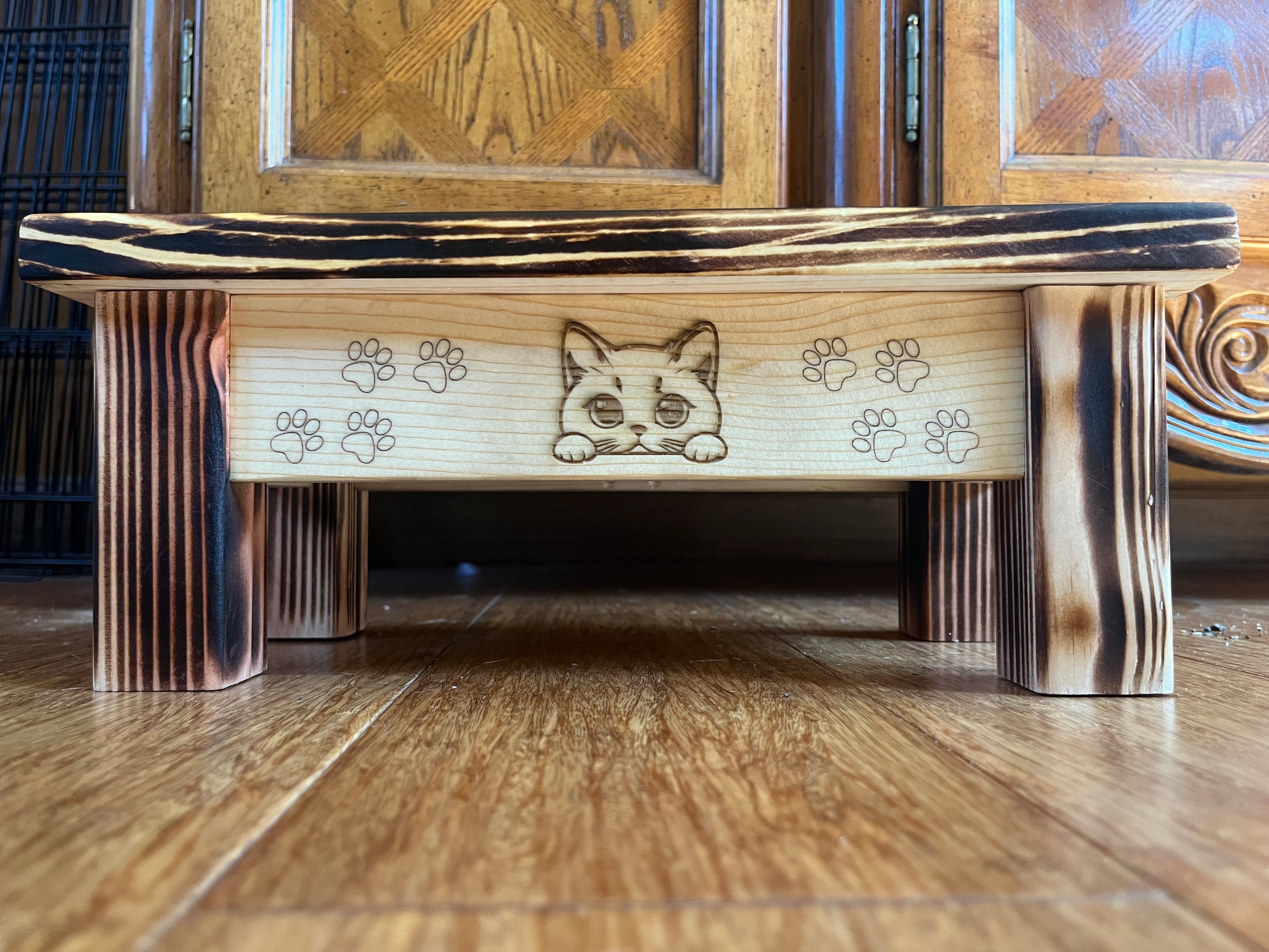 Handcrafted Elevated Cat Feeder – Burned Wood with Dual Bowls & Engraved Detail