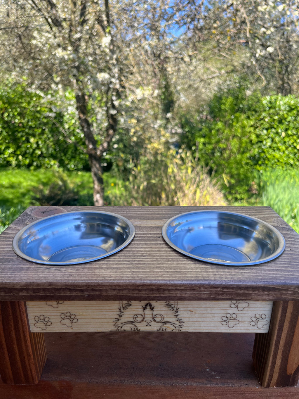 Elevated Cat Feeder – Light American Stain with Engraved Kitten Design