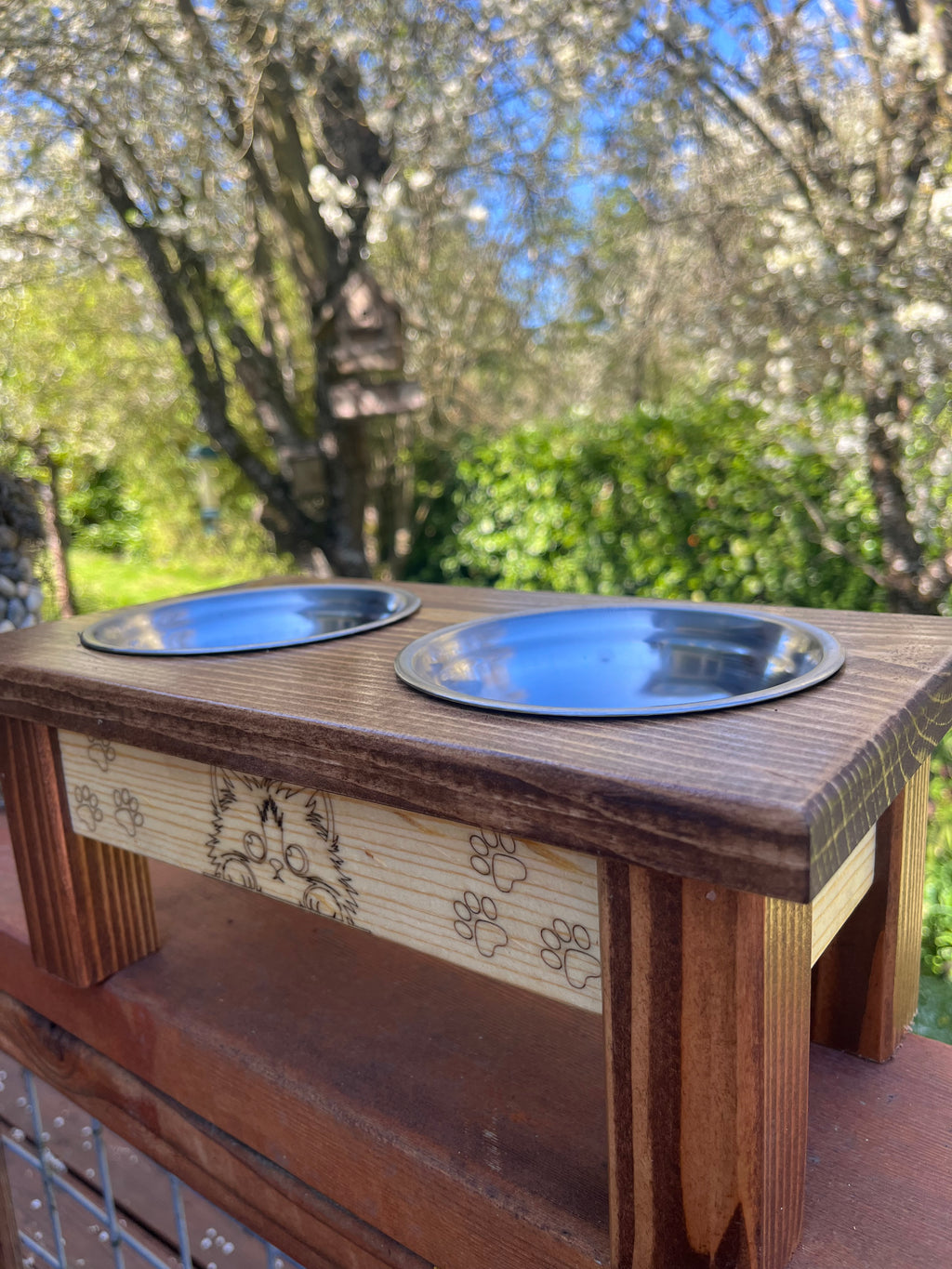 Elevated Cat Feeder – Light American Stain with Engraved Kitten Design