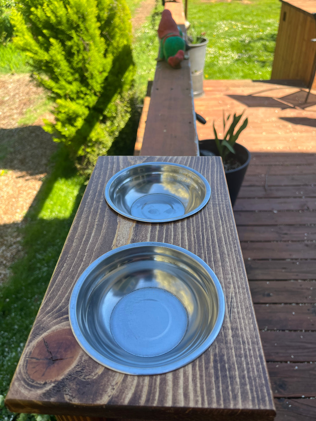Elevated Cat Feeder – Light American Stain with Engraved Kitten Design