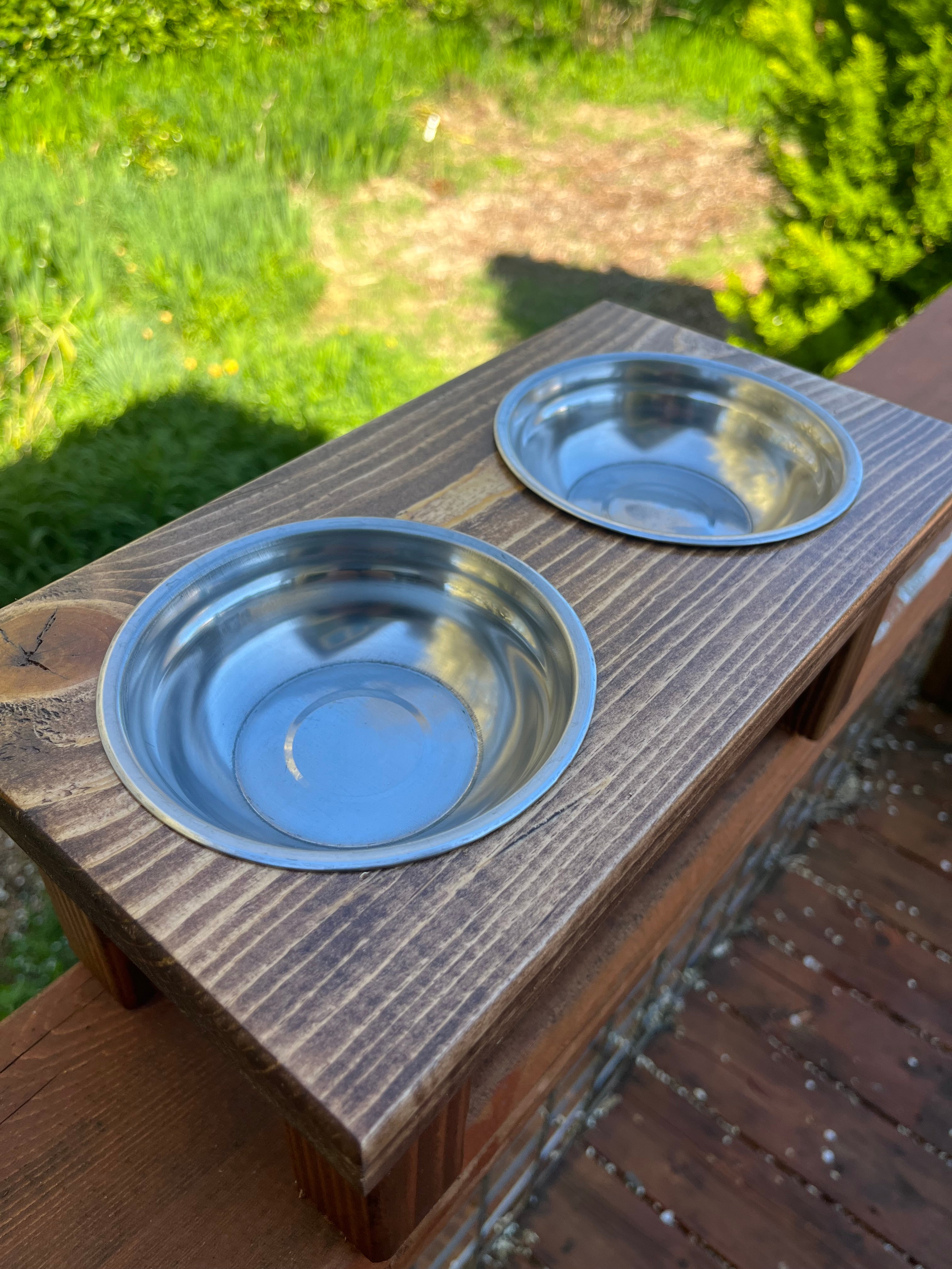 Elevated Cat Feeder – Light American Stain with Engraved Kitten Design