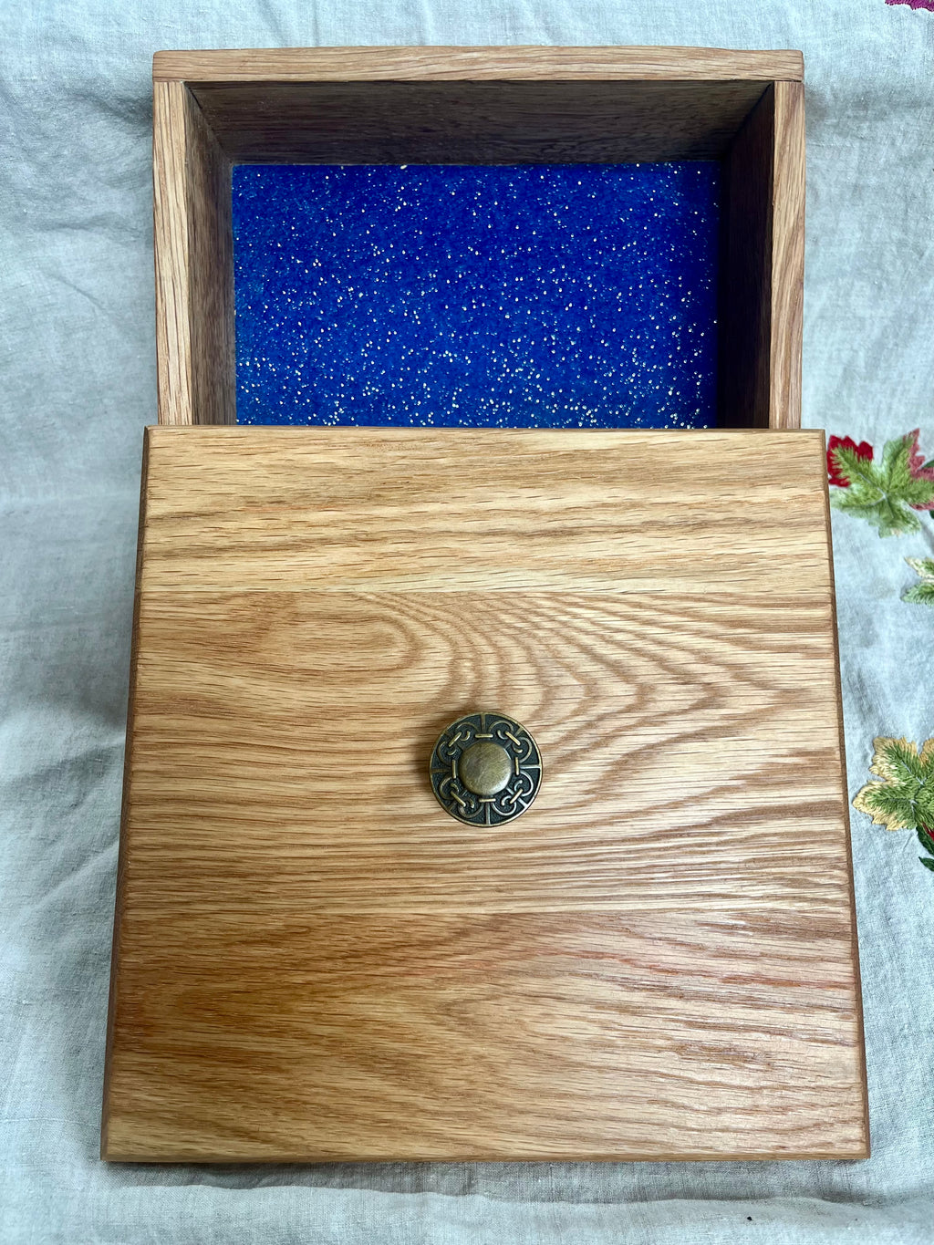 Handcrafted Solid Oak Keepsake Box – Dovetail Joinery, Engraved Mandala Lid, Blue Sparkle Lining