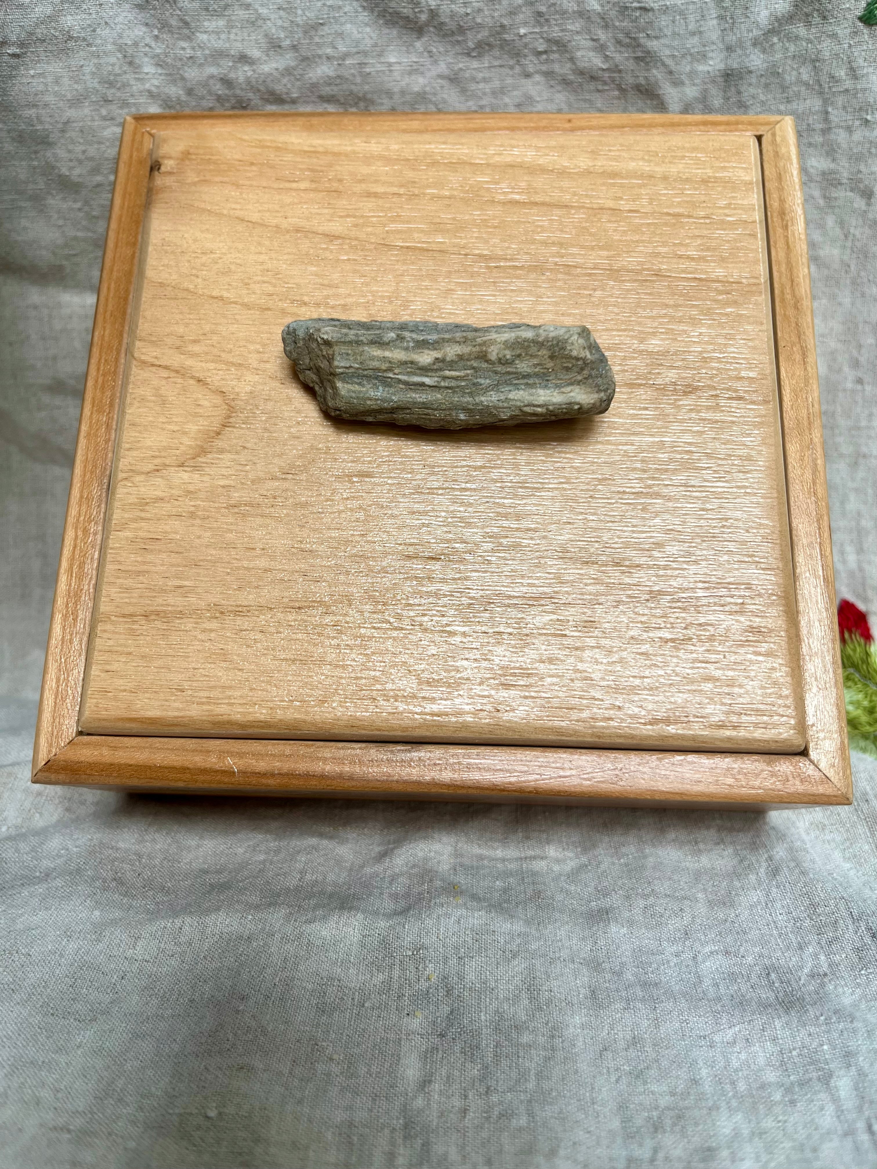 Apple Wood Jewelry Box with Petrified Wood Lid: Green Felt Lined