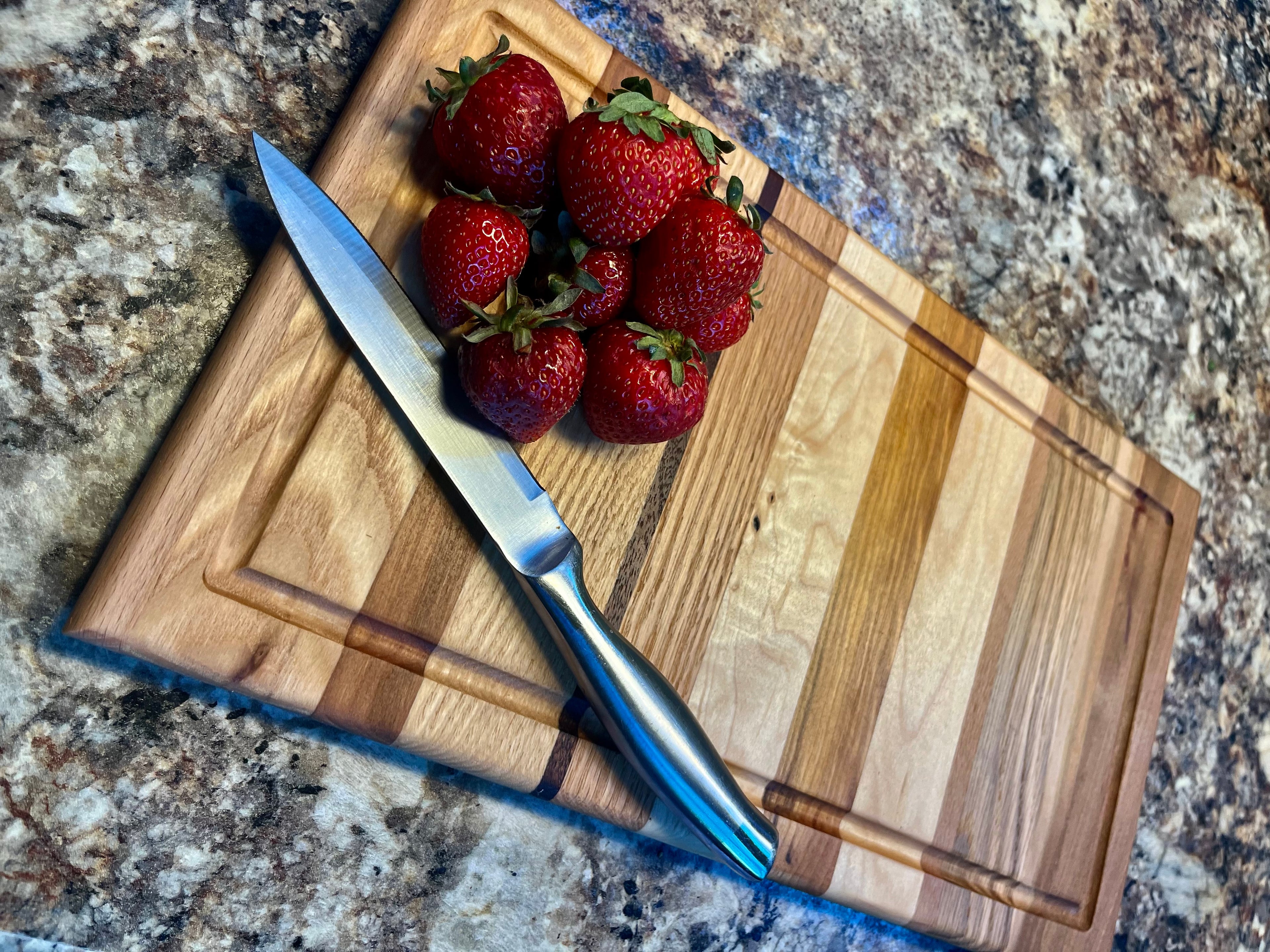 Handmade Face Grain Cutting Board – Cherry, Oak, Maple, Walnut & Sapele | Locally Grown Gifts