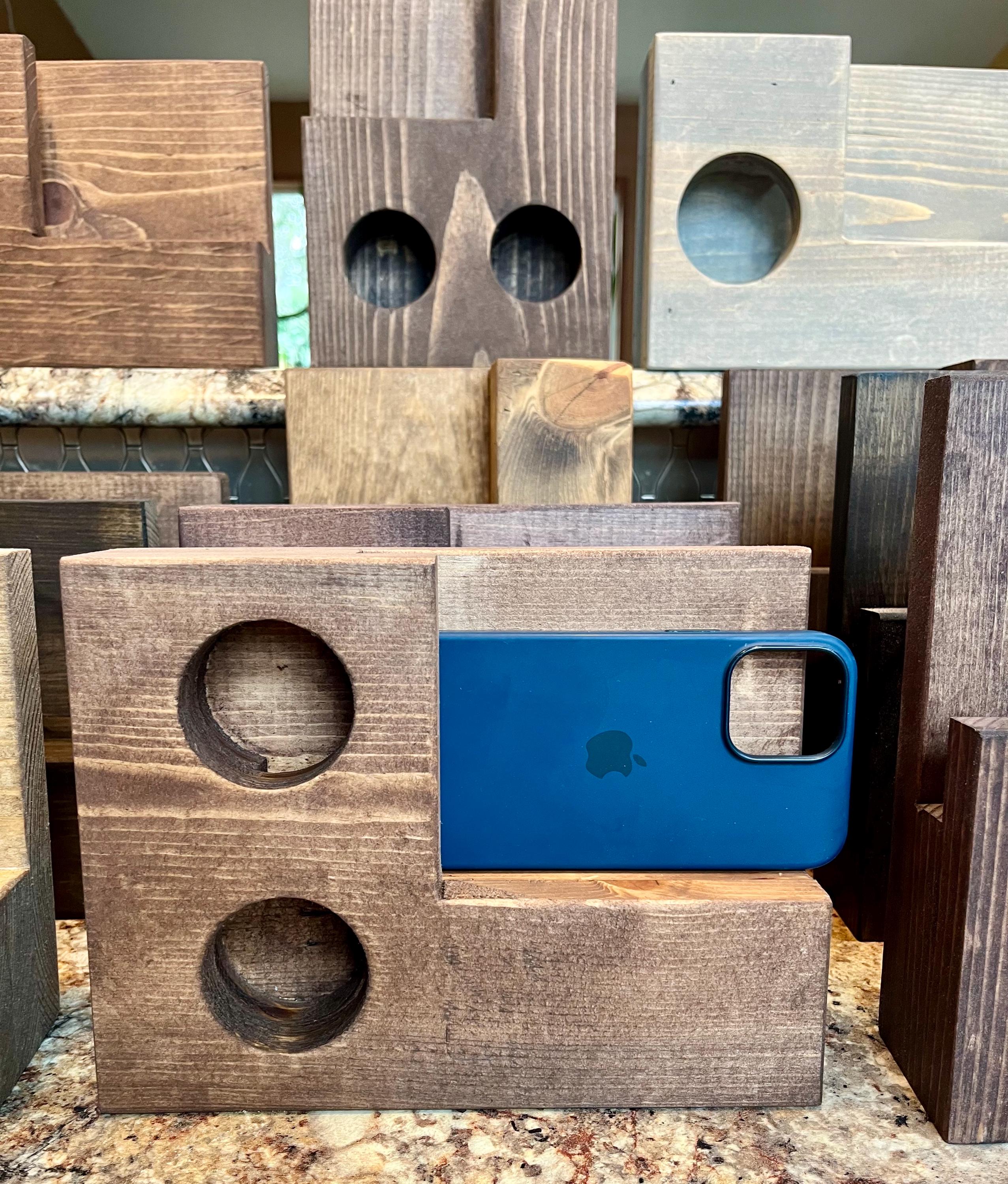 Handmade Pine Wood Phone Amplifier: Rustic Acoustic Speaker & Stand