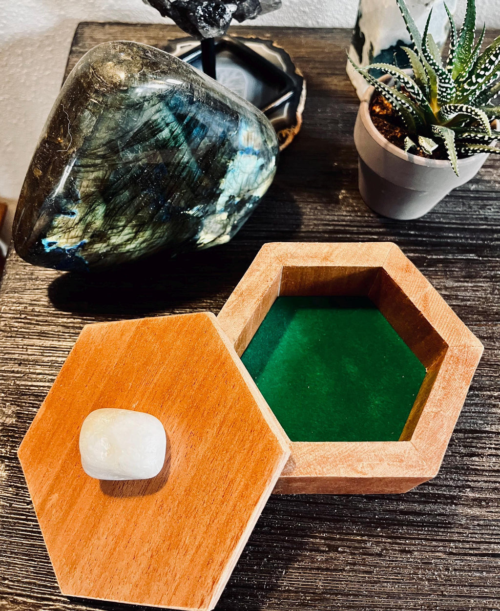 Handmade Mahogany Hexagon Jewelry Box: Quartz Crystal Lid