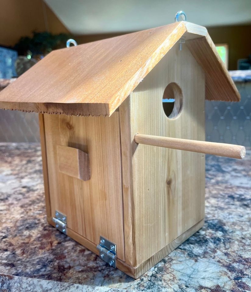 Handmade Reclaimed Cedar Birdhouse – Rustic Hanging Birdhouse with Rust-Proof Chain, Eco-Friendly Outdoor Garden Decor