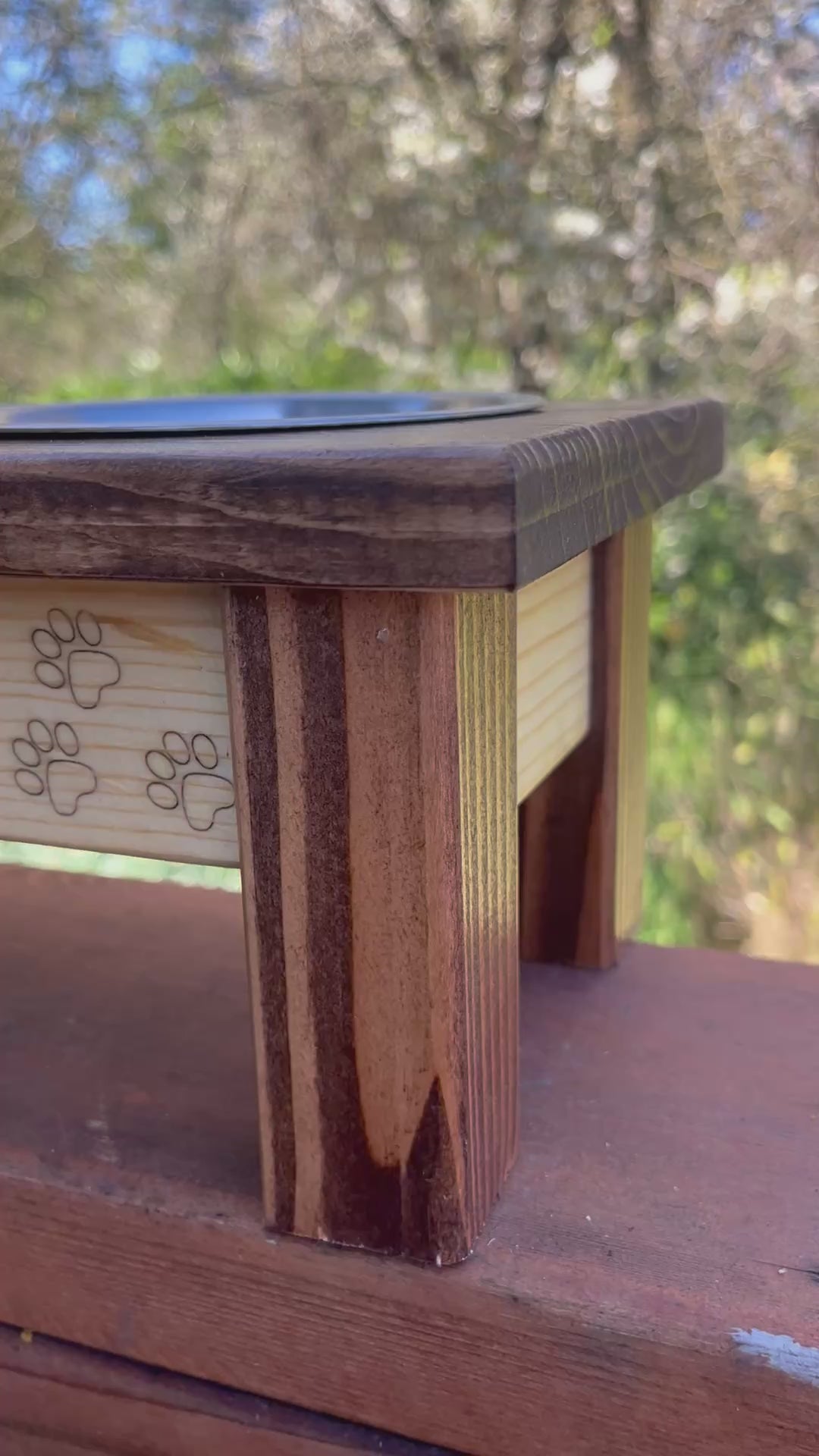 Elevated Cat Feeder – Light American Stain with Engraved Kitten Design